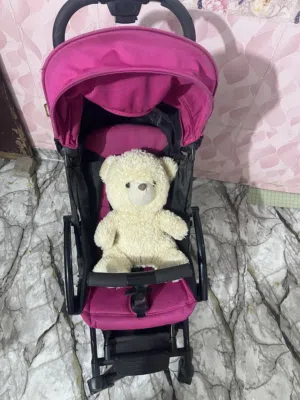 عربة أطفال جديدة