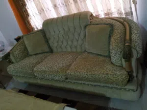 طقمين كنب خشب الماني للبيع بسعر مغري للبيع المستعجل