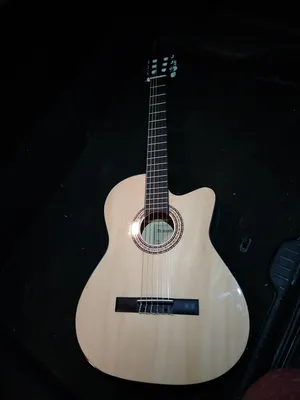 Guitars & Oud . Used0