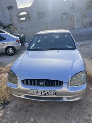 هيونداي سوناتا 2000 موديل فضي مرخصة مع زجاج كهربائي وداخل جلدي للبيع