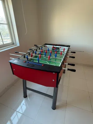 للبيع بيبي فوت و طاولة هوكي ولعبة قرصية كلاسيكية