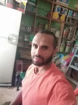 عامل  تنظيف      عامل معمار      عامل تعبيه