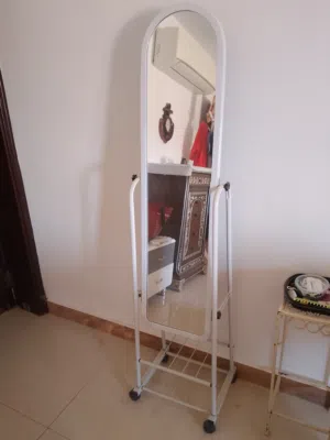 مرأة جديدة بلجيكي الصنع داخل برواز ستانلس ابيض سهلة الحركة وعجل لتسيهل الحركة ديكور واستعمال
