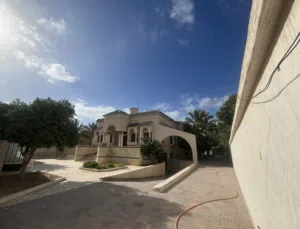565 m2 5 Bedrooms Villa for Rent in Tripoli Zanatah