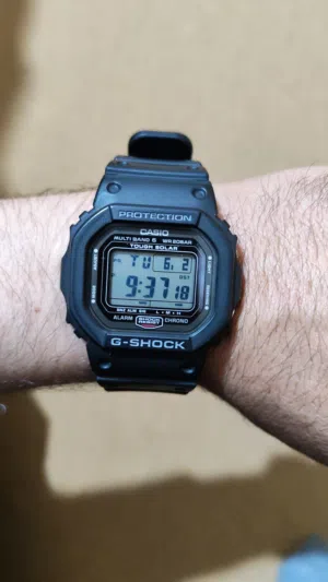 ساعة casio g shock مستعملة للبيع فقط