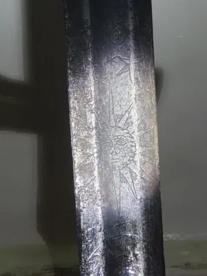 سيف قديم لمحبي اتراث عمره اكثر 1500سنه.