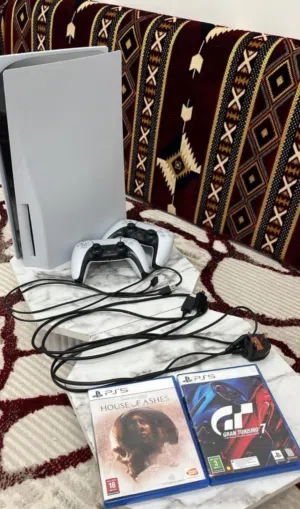 جهاز سوني 5 نسخة CD شرق اوسط 825 جيجا للبيع