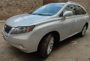 سياره لكزس هايبرد RX 450h فل كامل موديل 2012 نظيف جدا وارد امريكي صدمتها في باب الامامي اليمين