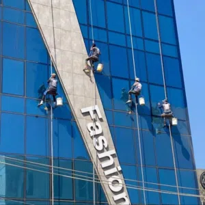 شركة تكنو لخدمات التنضيف واجهات المباني والكوبيست بأحدت الطرق