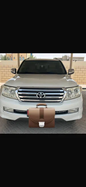 لاندكروزر ستيشن 2011