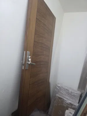 باب سحاب للبيع وكاله استعمال أشهر خشب  سويد نخب اول ملبس قشره جوز طبيعي مع السكه المخفيه  السعر 135