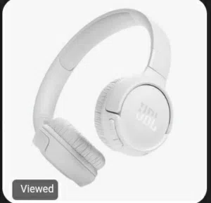 سماعة jbl tune 520bt يوجد فيها عازل صوت و مريحه جداً