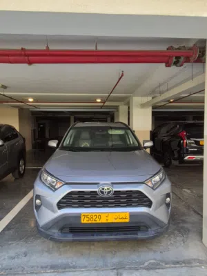 2020 Toyota RAV4 XLE FWD — Silver — 86,400 km — Clean