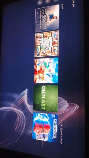 حساب سوني فيه خمس العاب مدفوعه + ثمان سكنات فورت نايت