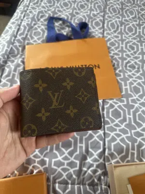 Louis Vuitton Wallet original with card محفظه لوڤي تون للرجال اصلي 100/100