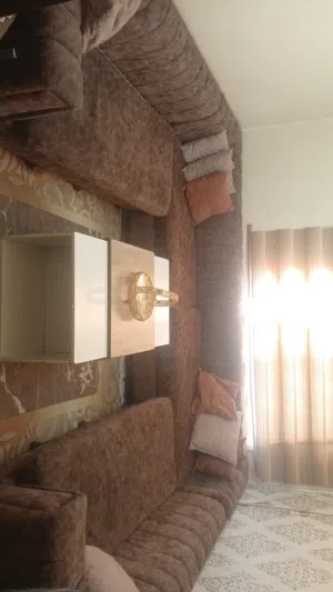 طقم كنب كورنر مستعمل مع الطاولة للبيع بحالة جيدة .. السعر قابل للتفاوض