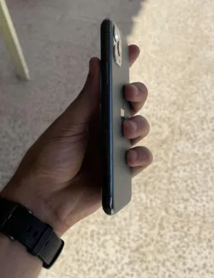 Apple iPhone 13 64 GB in Mafraq