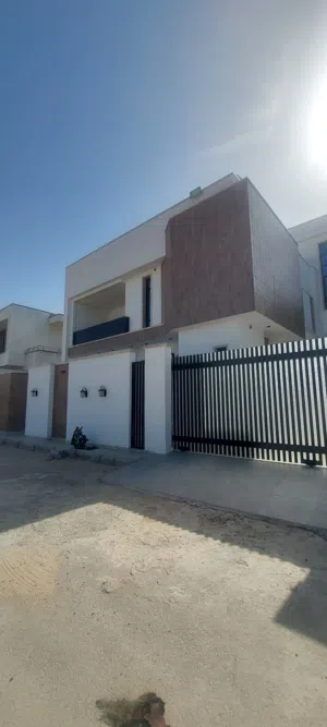 400 m2 More than 6 bedrooms Villa for Rent in Tripoli Tajura