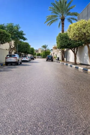 380 متر واجهتين  قطران خلف مول السبعه في حي دبي داخل المخطط العام