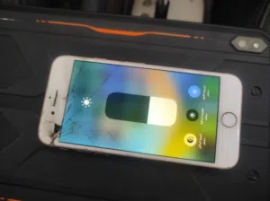 Apple iPhone 8 64 GB in Tripoli