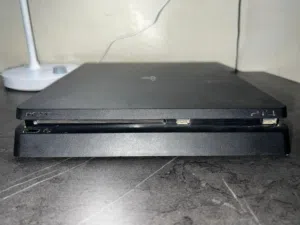 PLAYSTATION 4 SLIM