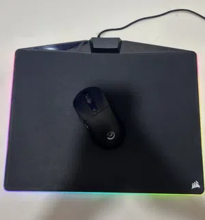 ماوس باد احترافي مع إضاءة RGB من شركة Corsair  حالتها ممتازة ونظيفة جدا ب 5 دينار لأسرع مشتري
