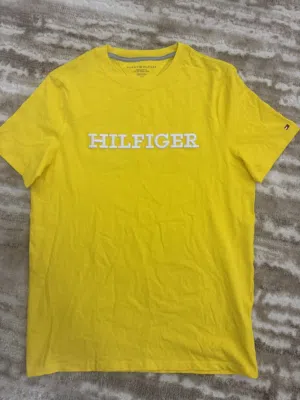 TOMMY HILFIGER yellow t shirt never used