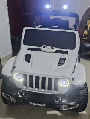 سيارة أطفال جيب رانجلر مستعمل يشبه الجديد