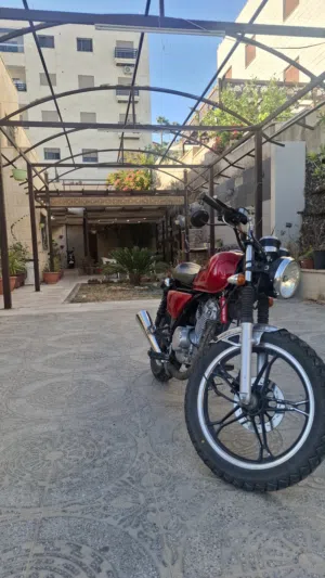 Suzuki GN125 (موديل 2022) - Cafe Racer مميز جداً