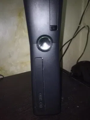 للبيع اكس بوكس 360 معدل عليه 83 لعبه أو للبدل على كمبيوتر