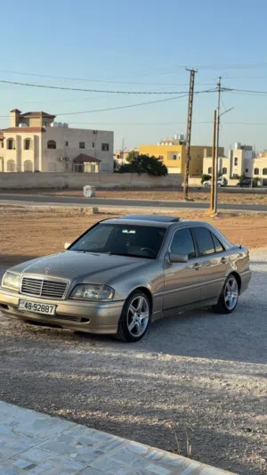 مرسيدس c180