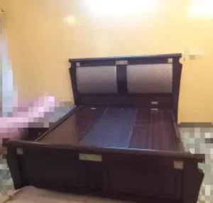 سرير كبير ملكي