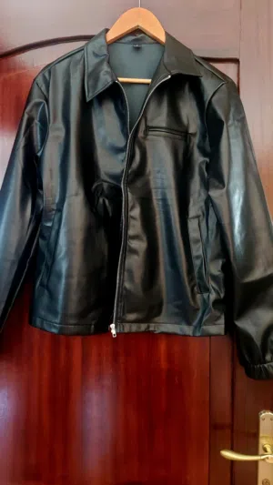 جاكيت جديد غير مستعمل SHEIN جلد اسود قياس ميديوم