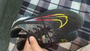 حذاء كرة قدم Nike أصلي شبه جديد بحالة ممتازة جدًا  شوف الوصف
