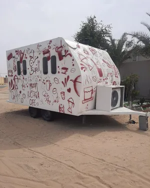 Food truck fully equipped with trading license (كارفان فود ترك مجهزة بالكامل مع رخصة تجارية)