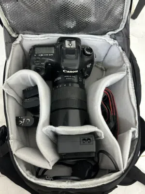 Canon 7D Mark II + عدسة 18-135 + 3بطاريات + جنطة  حالة ممتازة