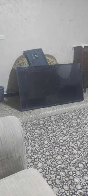 4 شاشات مكسورة  للبيع