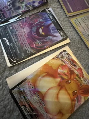 بطاقات بوكيمون نادرة جدا بسعر مناسب