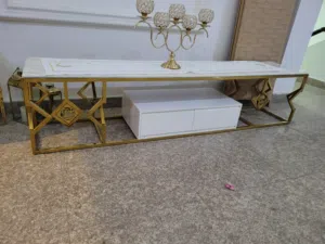 طاولة تلفزيون