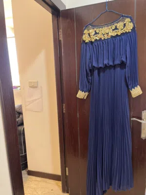فستان كسرات شيفون راقي جدا مع شك برونز