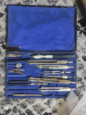 قرطاسية هندسية منوعة