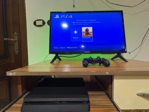 Ps4 مستعمل سليم  مع ايد اصلية اقيار مغناطيسي الثنين يعني مافي ادرفت ابدا ان شاء الله