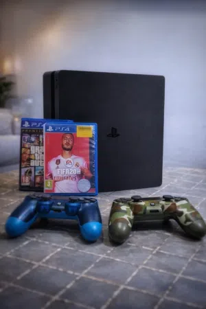 بيع بلي ستيشن 4 سلم أوربي نضيف ومع يدات اثنين تجاريه وقرصين فيفا 20, gta 5 سعر قابل للتفاوض.