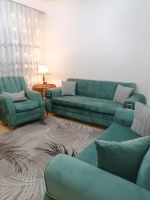 طقم كنب سبع مقاعد للبيع بحاله ممتازه