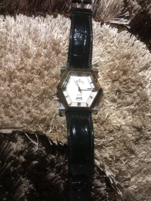 للبيع المستعجل ساعه جينفا جلد سويسري