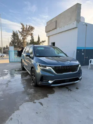 Used Kia Carnival MPV in Tripoli