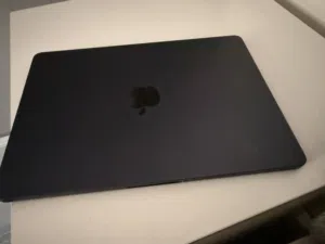 MacBook Air M4 13 inch للبيع