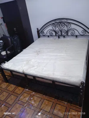 KING SIZE BED WITH MATREES GOOD CONDITION (6FEET BY 6FEET)  (190x190) - SERIOUS BUYER