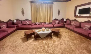 جلسة مستعمله استعمال نضيف تامه ب الستار والبساط