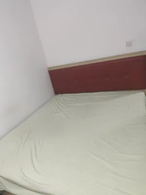 غرفة نوم كاملة بحالة ممتازة